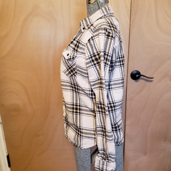 𝅺COZY Plaid Shirt - Picture 2 of 2